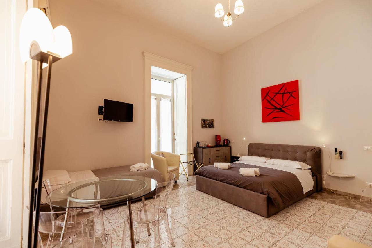 Suites Trinità in Toledo street Nápoles Exterior foto